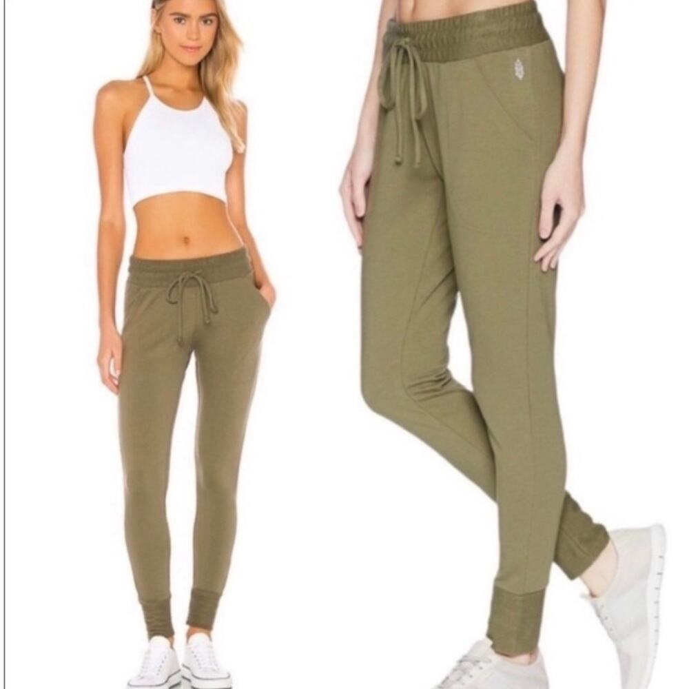 Free People Movement X Revolve Sunny Skinny Sweatpant in Everest Olive. Size S - Picture 1 of 7